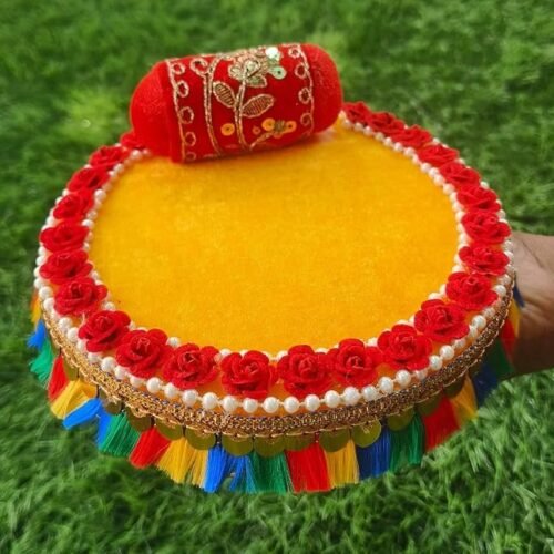 Unique Palette Laddu Gopal Singhasan Bhathak - 6x6 Inch Round Wooden Chowki for 0 Number with Red Rose & Multi Colour Tassel Lace